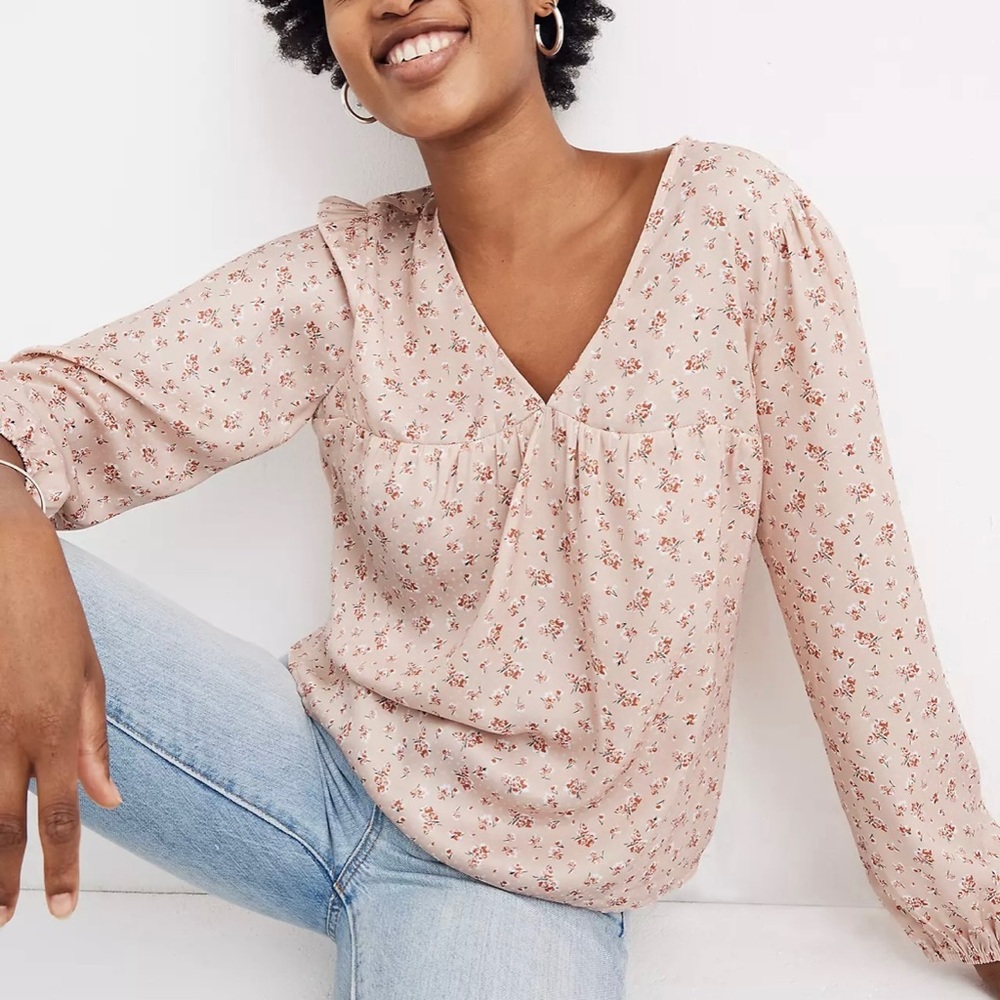 Madewell Satin Puff-Sleeve V-Neck Top in Baby's Breath
